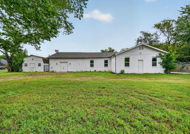 Photo 2 of Single family home for sale at 401 E Buffalo St, Forney, TX 75126 | MLS# 21277083 | Listing updated on 2026-08-27