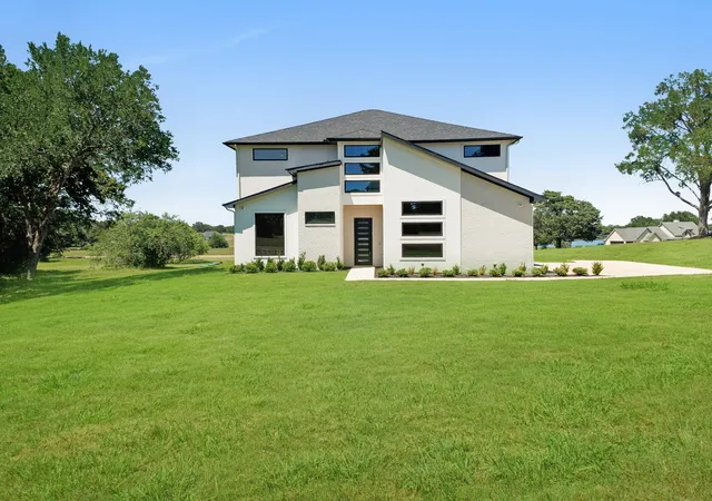 Photo 4 of Single family home for sale at 321 El Barco, Corsicana, TX 75109 | MLS# 21282506 | Listing updated on 2026-09-02