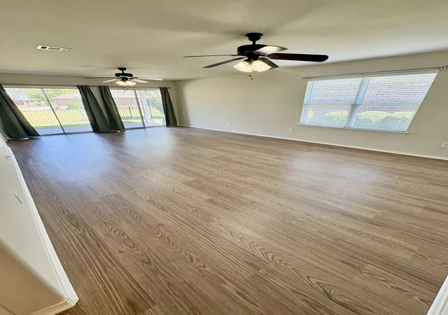 Photo 4 of Sale Pending at 7850 Birmingham Forest Dr, Frisco, TX 75036 | MLS# 21281805 | Listing updated on 2026-10-07