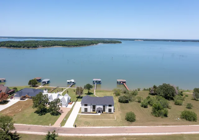 Photo 3 of Mansion for sale at 733 El Barco, Corsicana, TX 75109 | MLS# 21282583 | Listing updated on 2026-09-02