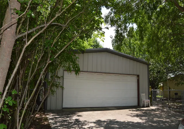Photo 1 of Single family home for sale at 3915 Wellington St, Greenville, TX 75401 | MLS# 21282502 | Listing updated on 2026-08-26