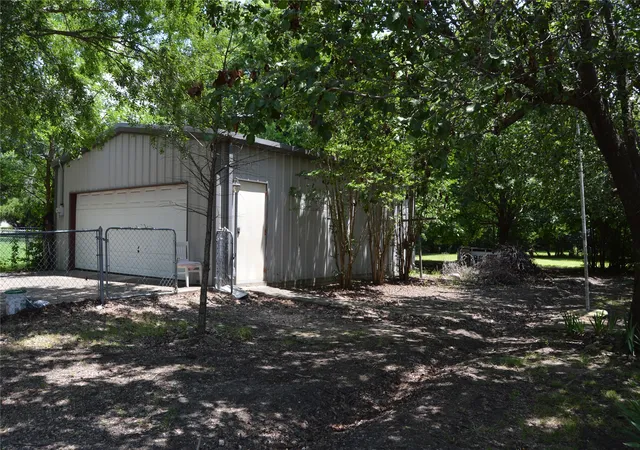 Photo 2 of Single family home for sale at 3915 Wellington St, Greenville, TX 75401 | MLS# 21282502 | Listing updated on 2026-08-26
