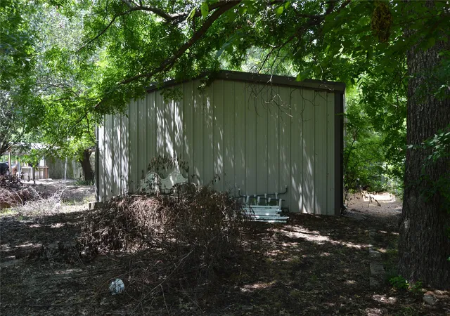 Photo 3 of Single family home for sale at 3915 Wellington St, Greenville, TX 75401 | MLS# 21282502 | Listing updated on 2026-08-26