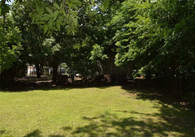 Photo 4 of Single family home for sale at 3915 Wellington St, Greenville, TX 75401 | MLS# 21282502 | Listing updated on 2026-08-26