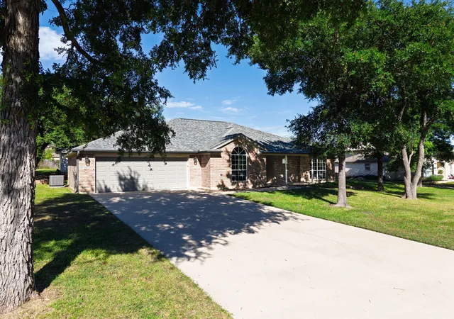 Photo 3 of Sale Pending at 1909 Diamond Ridge Dr, Lampasas, TX 76550 | MLS# 21276885 | Listing updated on 2026-08-17