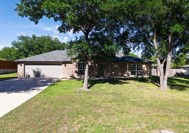 Photo 3 of Sale Pending at 1909 Diamond Ridge Dr, Lampasas, TX 76550 | MLS# 21276885 | Listing updated on 2026-08-17