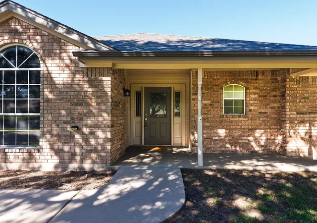 Photo 4 of Sale Pending at 1909 Diamond Ridge Dr, Lampasas, TX 76550 | MLS# 21276885 | Listing updated on 2026-08-17
