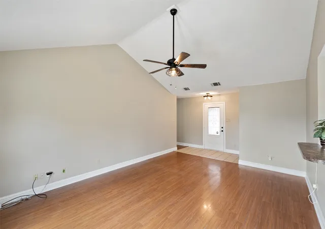 Photo 4 of Single family home for sale at 125 Meadow Heath Dr, Gun Barrel City, TX 75156 | MLS# 21282172 | Listing updated on 2026-08-27