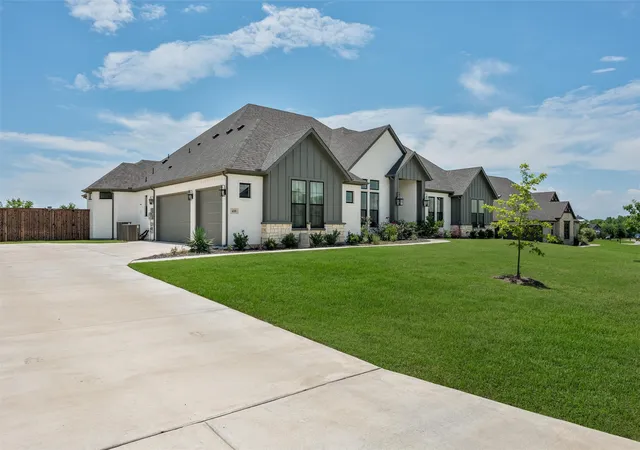 Photo 3 of Single family home for sale at 410 Dove Meadow Trl, Waxahachie, TX 75167 | MLS# 21282083 | Listing updated on 2026-08-30