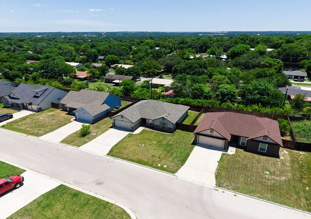 Photo 2 of Sale Pending at 1124 Limestone Dr, Lampasas, TX 76550 | MLS# 21276811 | Listing updated on 2026-08-31