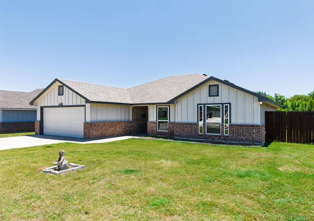 Photo 4 of Sale Pending at 1124 Limestone Dr, Lampasas, TX 76550 | MLS# 21276811 | Listing updated on 2026-08-31
