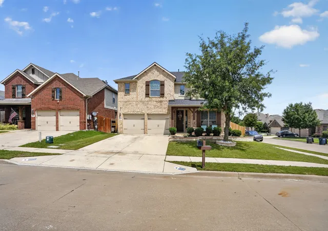 Photo 1 of Single family home for sale at 5900 Paddlefish Dr, Fort Worth, TX 76179 | MLS# 21282619 | Listing updated on 2026-07-05