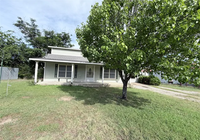 Photo 1 of Sale Pending at 403 N Reagan St, Hamilton, TX 76531 | MLS# 21282749 | Listing updated on 2026-09-28