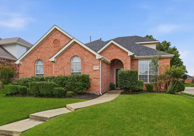Homes for sale in The Colony, TX | 4401 Lakeside Dr, The Colony, TX 75056 | MLS# 21282187
