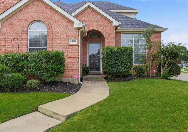 Homes for sale in The Colony, TX | 4401 Lakeside Dr, The Colony, TX 75056 | MLS# 21282187