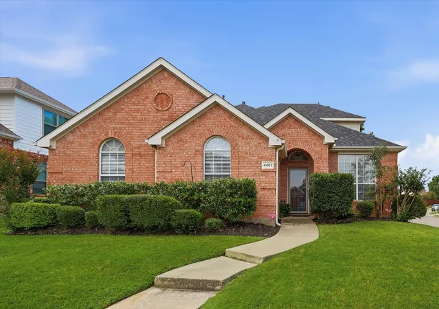 Homes for sale in The Colony, TX | 4401 Lakeside Dr, The Colony, TX 75056 | MLS# 21282187