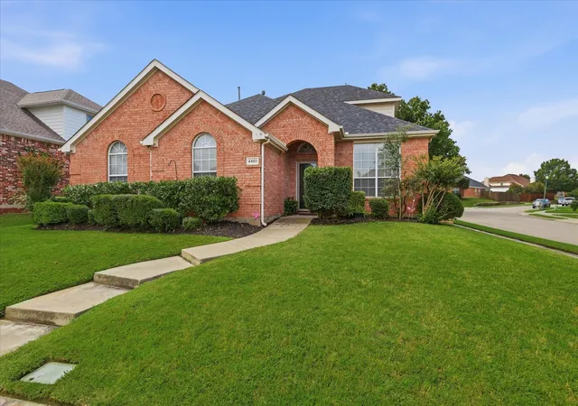 Homes for sale in The Colony, TX | 4401 Lakeside Dr, The Colony, TX 75056 | MLS# 21282187