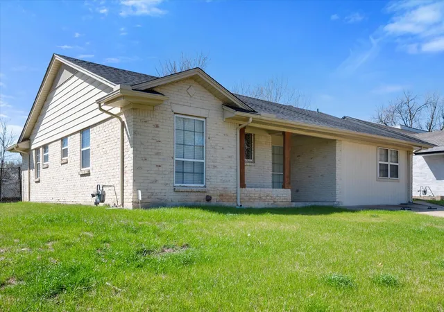 Photo 2 of Single family home for sale at 2316 Gilbert Cir, Arlington, TX 76010 | MLS# 21280440 | Listing updated on 2026-08-30