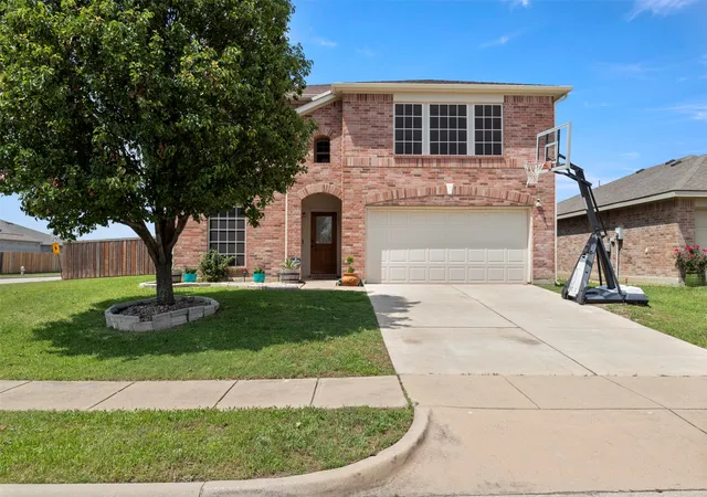 Homes for sale in Krum, TX | 1303 Feather Crest Dr, Krum, TX 76249 | MLS# 21278190