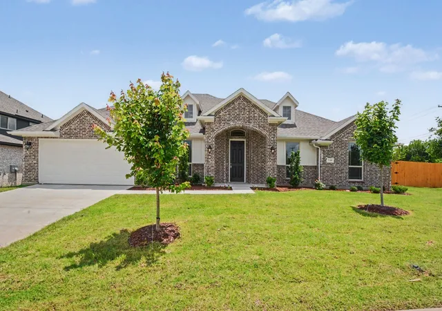 Photo 2 of Single family home for sale at 736 Candace Dr, De Soto, TX 75115 | MLS# 21282817 | Listing updated on 2026-08-26