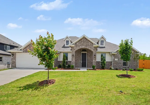 Photo 3 of Single family home for sale at 736 Candace Dr, De Soto, TX 75115 | MLS# 21282817 | Listing updated on 2026-08-26