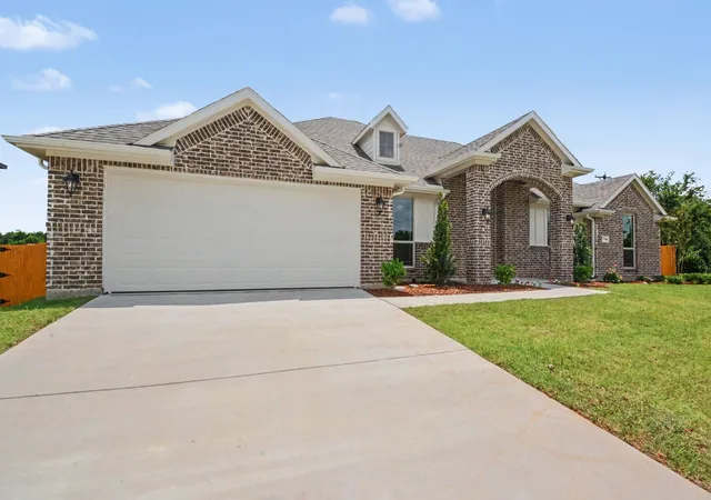 Photo 3 of Single family home for sale at 736 Candace Dr, De Soto, TX 75115 | MLS# 21282817 | Listing updated on 2026-08-26