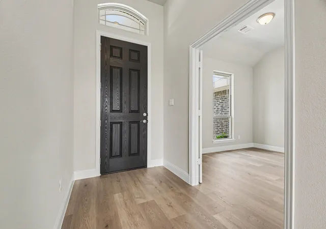 Photo 4 of Single family home for sale at 736 Candace Dr, De Soto, TX 75115 | MLS# 21282817 | Listing updated on 2026-08-26