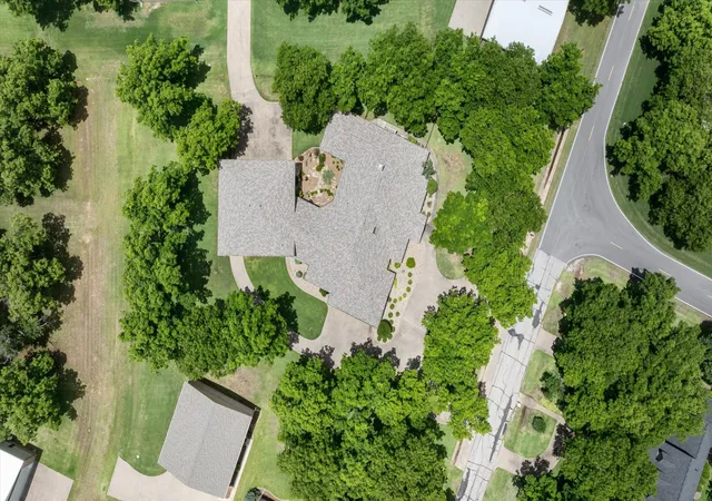 Photo 1 of Single family home for sale at 5501 Flagstick Dr, Granbury, TX 76049 | MLS# 21281389 | Listing updated on 2026-08-25