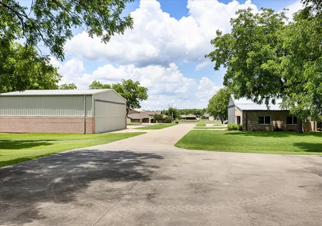 Photo 3 of Single family home for sale at 5501 Flagstick Dr, Granbury, TX 76049 | MLS# 21281389 | Listing updated on 2026-08-25