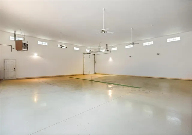 Photo 4 of Single family home for sale at 5501 Flagstick Dr, Granbury, TX 76049 | MLS# 21281389 | Listing updated on 2026-08-25