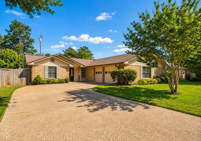 Photo 1 of Single family home for sale at 782 Southwood Dr, Athens, TX 75751 | MLS# 21282826 | Listing updated on 2026-08-17