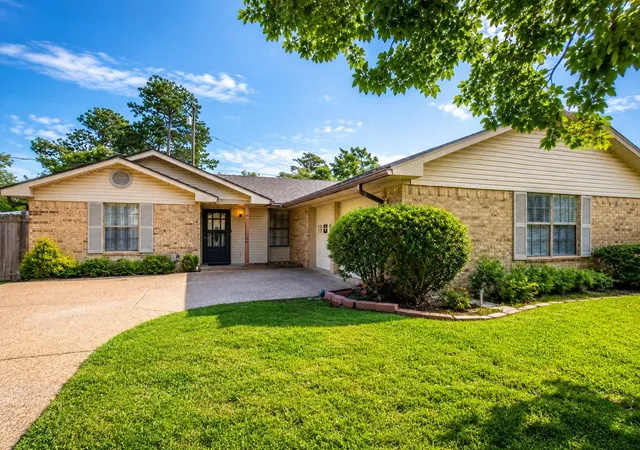 Photo 2 of Single family home for sale at 782 Southwood Dr, Athens, TX 75751 | MLS# 21282826 | Listing updated on 2026-08-17