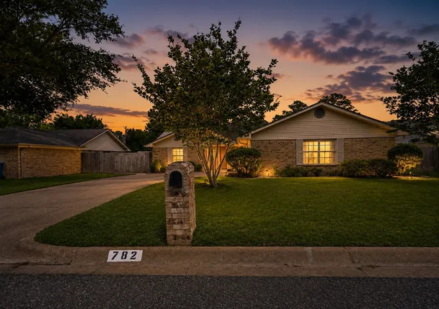 Photo 3 of Single family home for sale at 782 Southwood Dr, Athens, TX 75751 | MLS# 21282826 | Listing updated on 2026-09-21