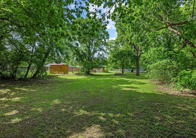 Homes for sale in Denison, TX | 2406 Loy Lake Rd, Denison, TX 75020 | MLS# 21282884