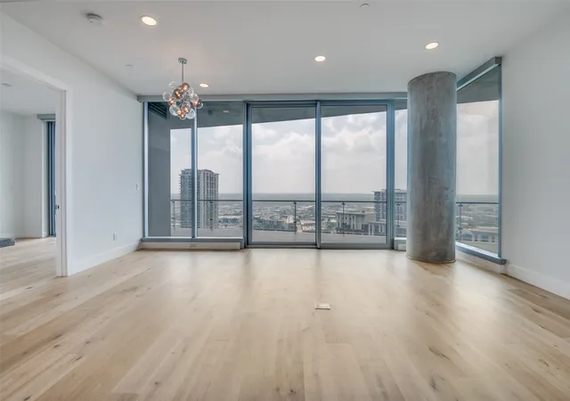 Homes for sale in Dallas, TX | 3130 N Harwood St, Dallas, TX 75201
