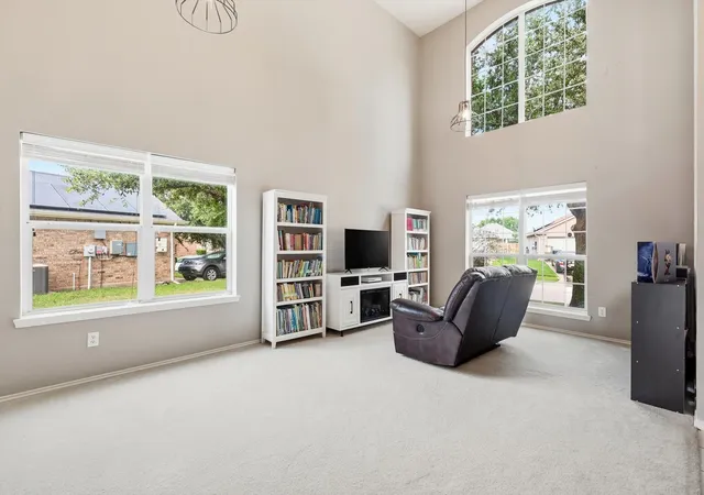 Photo 4 of Single family home for sale at 1703 Wolf Creek Dr, Arlington, TX 76018 | MLS# 21282841 | Listing updated on 2026-08-28