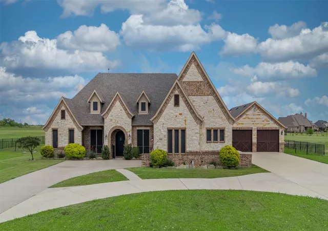 Photo 3 of Single family home for sale at 2135 Lake Estates Dr, Rockwall, TX 75032 | MLS# 21267316 | Listing updated on 2026-08-27