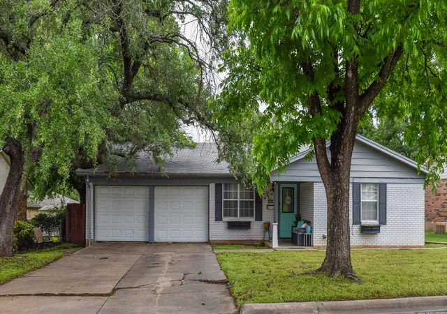 Homes for sale in Brady, TX | 305 Moore St, Brady, TX 76825 | MLS# 21283078