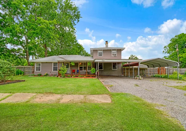 Single family home for sale at 330 Young St, Blossom, TX 75416 | MLS# 21281608