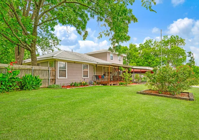 Photo 2 of Single family home for sale at 330 Young St, Blossom, TX 75416 | MLS# 21281608 | Listing updated on 2026-08-20