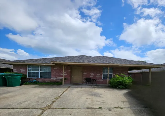 Homes for sale in Lacy Lakeview, TX | 219 221 E Craven Ave, Lacy Lakeview, TX 76705 | MLS# 21282292