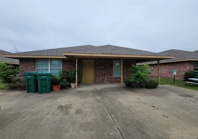 Homes for sale in Lacy Lakeview, TX | 223 225 E Craven Ave, Lacy Lakeview, TX 76705 | MLS# 21282300