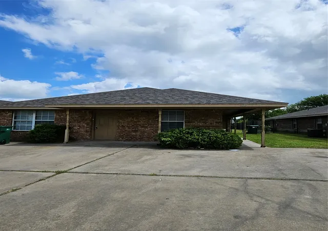 Homes for sale in Lacy Lakeview, TX | 227 229 E Craven Ave, Lacy Lakeview, TX 76705 | MLS# 21282308