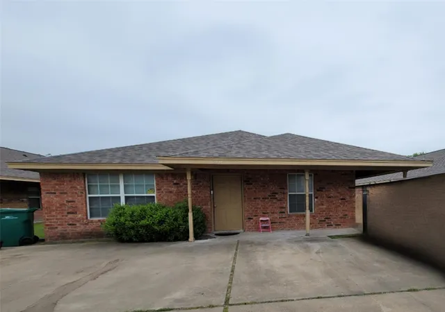 Homes for sale in Lacy Lakeview, TX | 231 233 E Craven Ave, Lacy Lakeview, TX 76705 | MLS# 21282319