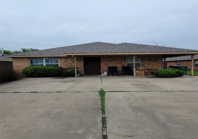 Homes for sale in Lacy Lakeview, TX | 235 237 E Craven Ave, Lacy Lakeview, TX 76705 | MLS# 21282327