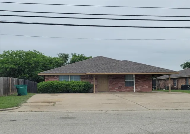 Homes for sale in Lacy Lakeview, TX | 239 241 E Craven Ave, Lacy Lakeview, TX 76705 | MLS# 21282339