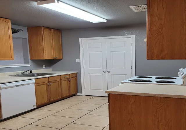 Homes for sale in Lacy Lakeview, TX | 239-241 E Craven Ave, Lacy Lakeview, TX 76705 | MLS# 21282339