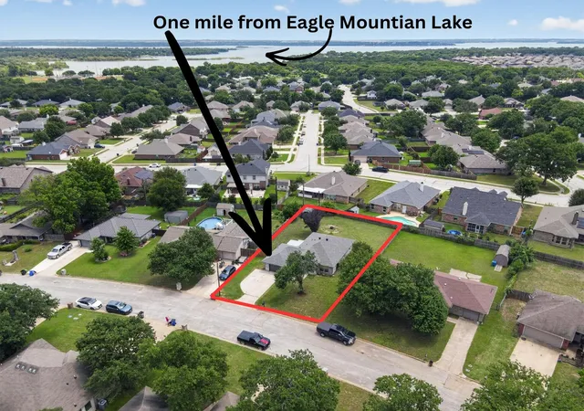 Photo 1 of Single family home for sale at 724 Oak Park Dr, Azle, TX 76020 | MLS# 21282345 | Listing updated on 2026-08-31