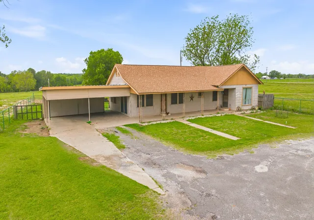 Homes for sale in De Leon, TX | 7450 E Hwy 6 #3, De Leon, TX 76444 | MLS# 21283179