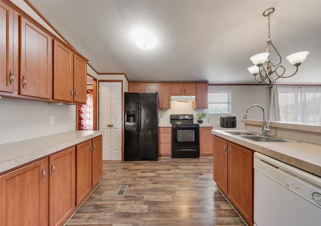 Photo 3 of Sale Pending at 2605 Gills Crossing Ct, Alvarado, TX 76009 | MLS# 21283226 | Listing updated on 2026-07-15